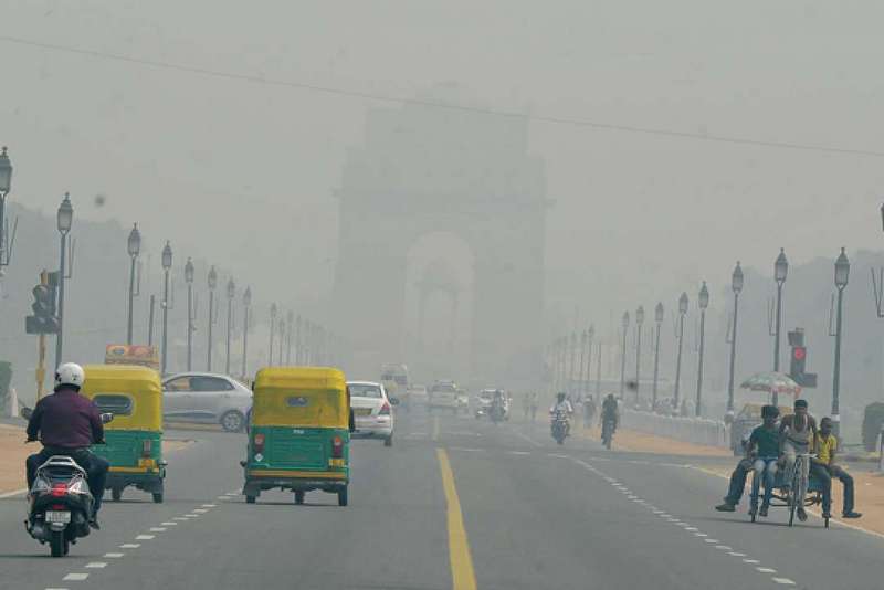 दिल्लीको प्रदूषणस्तर मापदण्डभन्दा बढी, सकेसम्म घरमै बस्न अाग्रह