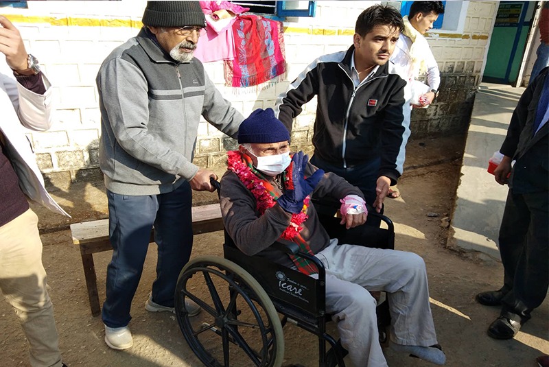 स्वास्थ्यमा समस्या आएपछि डा. केसीलाई लगियाे अस्पताल