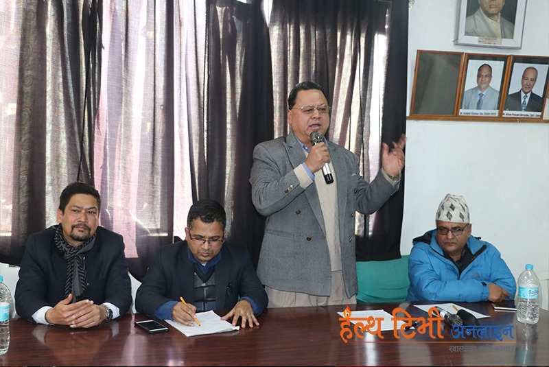 डा केसीको अनसनस्थलमै चिकित्सकको भेला हुँदै
