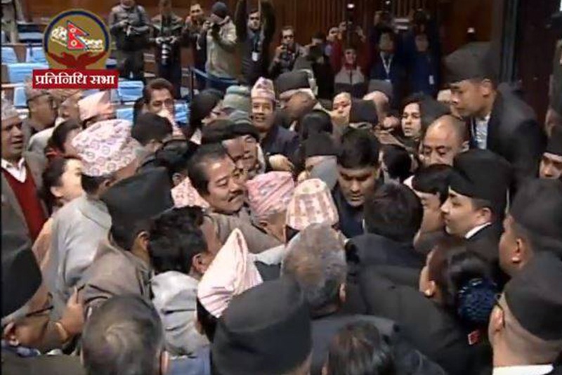 शिक्षामन्त्रीले चिकित्सा शिक्षा विधेयक अघि बढाएपछि संसदमै झडपको स्थिति