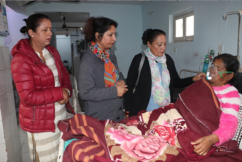 बिरामीको मनोबल बढाउँदै क्यान्सर सर्भाइभर