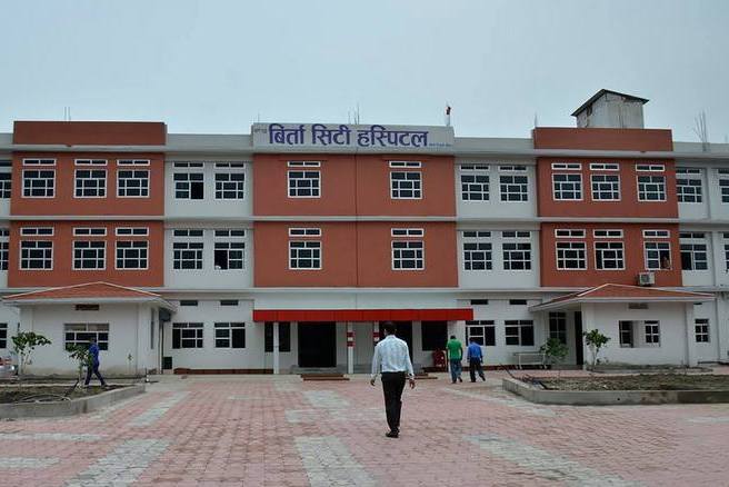 बालककाे मृत्युपछि आफन्तद्वारा अस्पतालमा ताेडफाेड