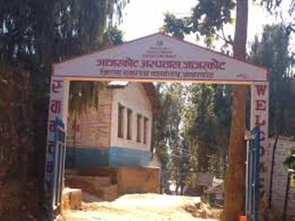 अभावै अभावबीच चलिरहेछ जाजरकोट अस्पताल, एक महिनायता भर्ना भएका छैनन् बिरामी