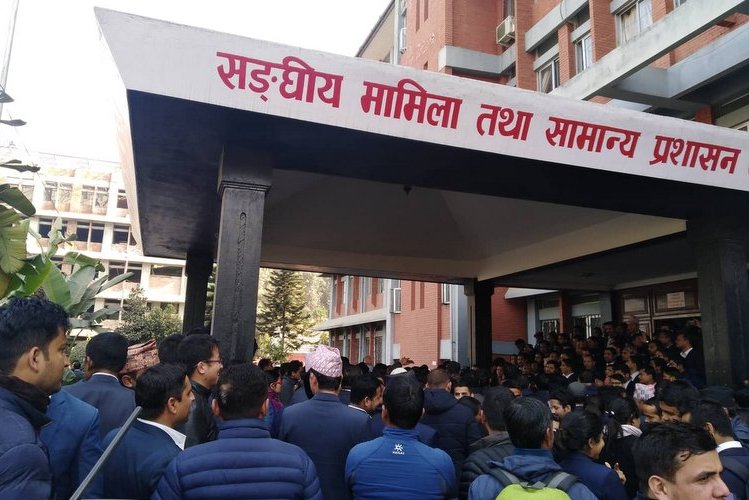 पुनः समायोजन गर्न माग गर्दै स्वास्थ्य क्षेत्रका ट्रेड युनियनले सरकारलाई बुझाए ज्ञापनपत्र