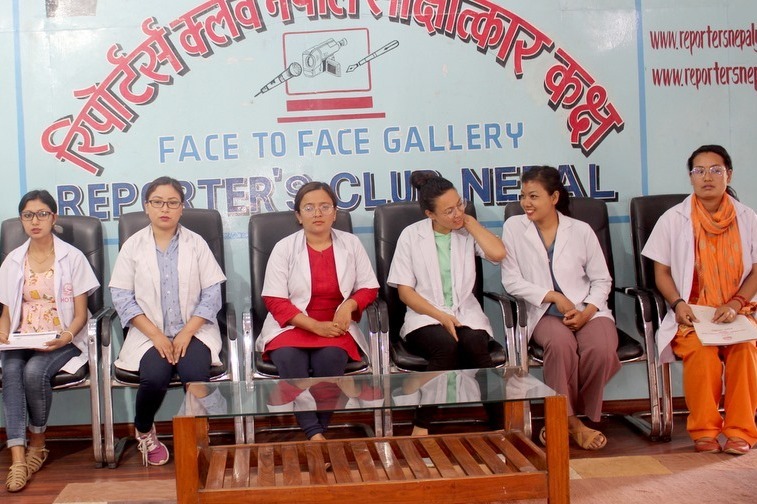प्रहरी प्रशासनले दमन गरेको भन्दै नर्सहरुले गरे कडा निन्दा