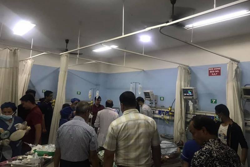 बम बिस्फाेटमा घाइतेको उपचार ट्रमा सेन्टर र ओम अस्पतालमा हुँदै
