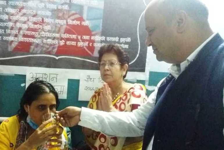 नर्स बरालले तोडिन् अनसन