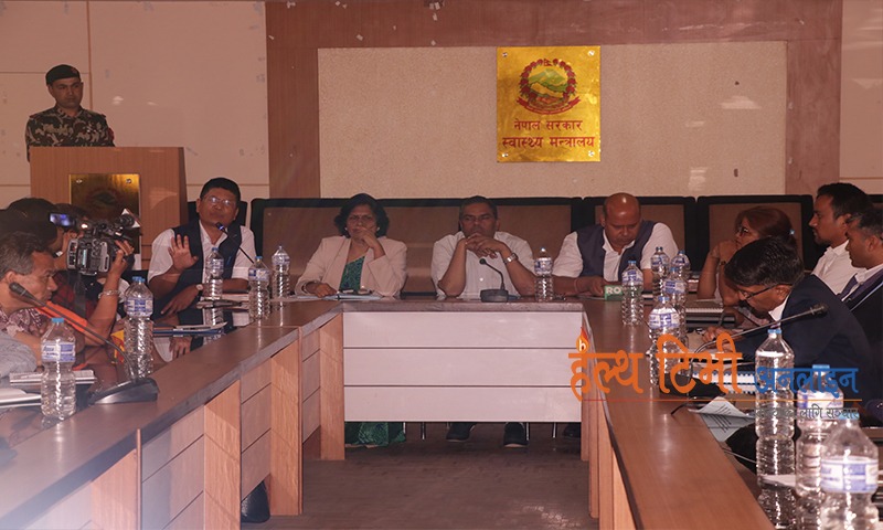 डेंगु नियन्त्रण गर्ने जिम्मा हाम्रो मात्र होइन भन्दै पन्छिए स्वास्थ्यमन्त्री र सचिव