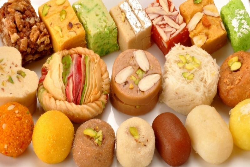 तिहारमा मिठाइ खाँदै हुनुहुन्छ? सावधान! नाम चलेकै पसल बेच्छन् गुणस्तरहीन खाद्यवस्तु