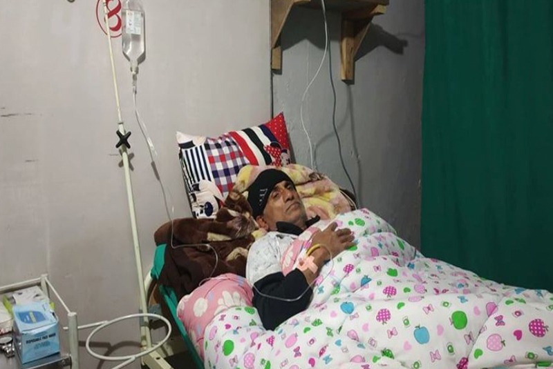 अनसनरत डा केसीको स्वास्थ्य बिग्रदै गएपछि अस्पताल सारियो