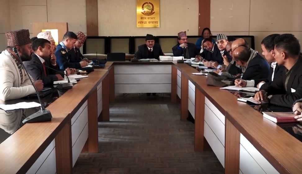 कोरोना भाइरसको त्रास : सरकार भन्छ, नडराउनुस् तर सतर्क रहनुस्