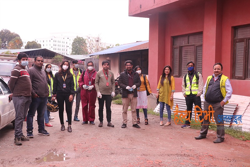 कोरोना रिपोर्टिङमा खटिएका स्वास्थ्य पत्रकारलाई स्वास्थ्य सुरक्षा सामग्री वितरण