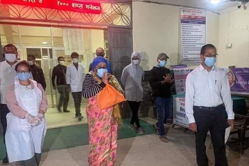 छैटौं कोरोना भाइरस संक्रमित ६५ वर्षीय महिला पनि निको भएर घर फर्किइन्