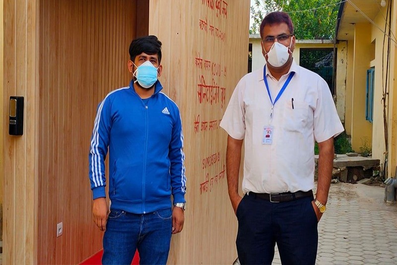 कोरोना जितेर घर फर्किए सुदूरपश्चिमका पहिलो कोरोना संक्रमित युवक