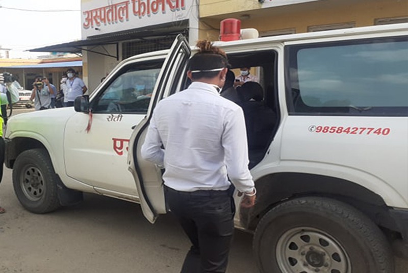 निको भएर घर फर्किए कैलालीका २१ वर्षीय कोरोना संक्रमित युवक