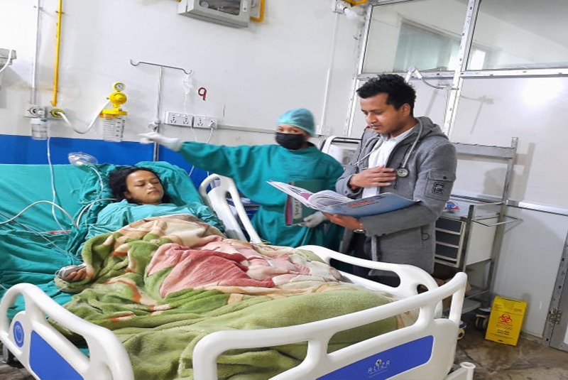 डडेल्धुरामा सैनिक जवानले रक्तदान गरेर बचाए गर्भवतीको ज्यान