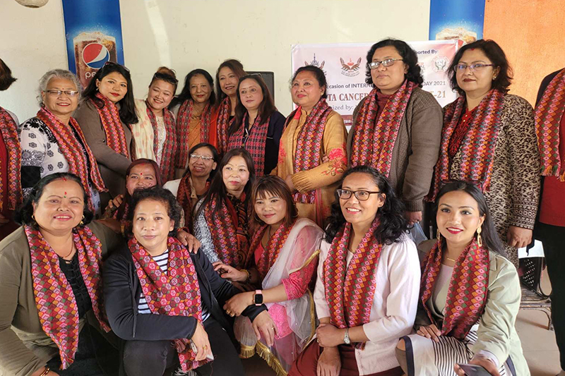 नारी दिवसमा क्यान्सर सर्भाइभर महिलालाई सम्मान