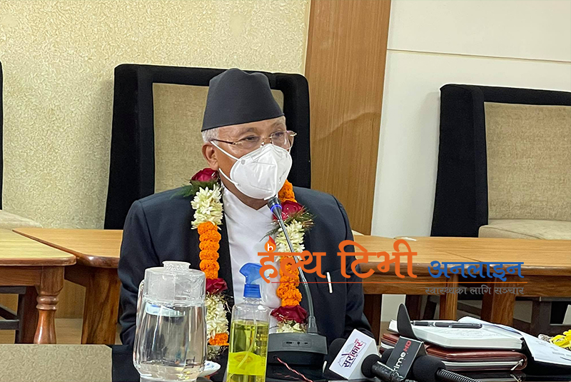 एक वर्षभित्र कसैले पनि मास्क लगाउन नपर्ने गरी काम गर्छु : स्वास्थ्यमन्त्री श्रेष्ठ