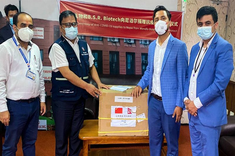 ग्वान्जाव उन्डफु र बि एस आर बायोटेकद्वारा सरकारलाई २३ लाख बराबरको स्वास्थ्य सामग्री सहयोग
