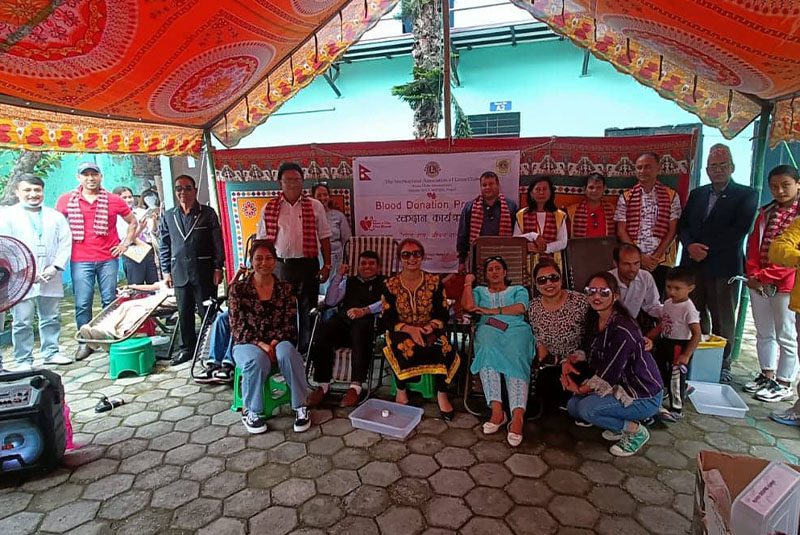 लायन्स क्लब अफ काठमाडौं ब्राभो र ओखलढुंगा पोकली वाटरफलको आयोजनामा रक्तदान कार्यक्रम