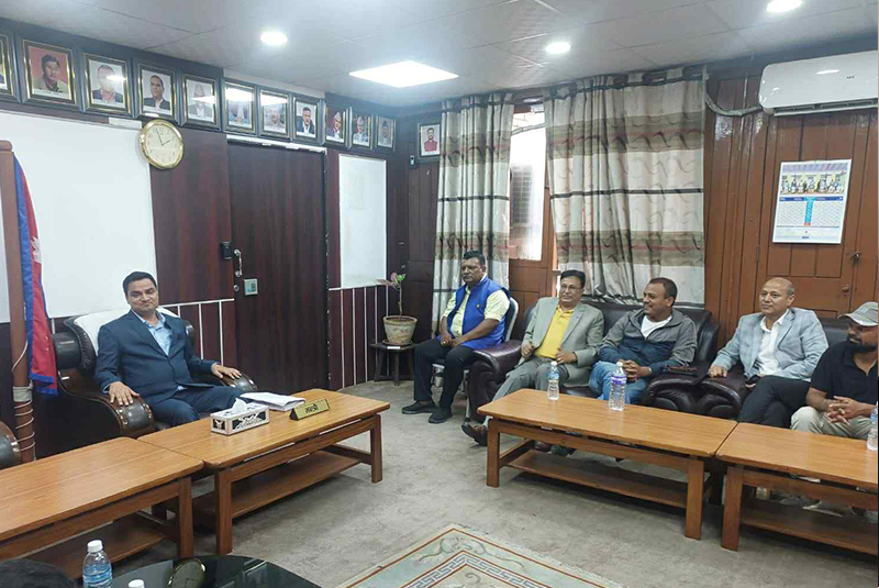 स्वास्थ्य मन्त्री पौडेलद्धारा माग सम्बोधन गर्ने प्रतिबद्धता, औषधि व्यवसायीको आन्दोलन स्थगित