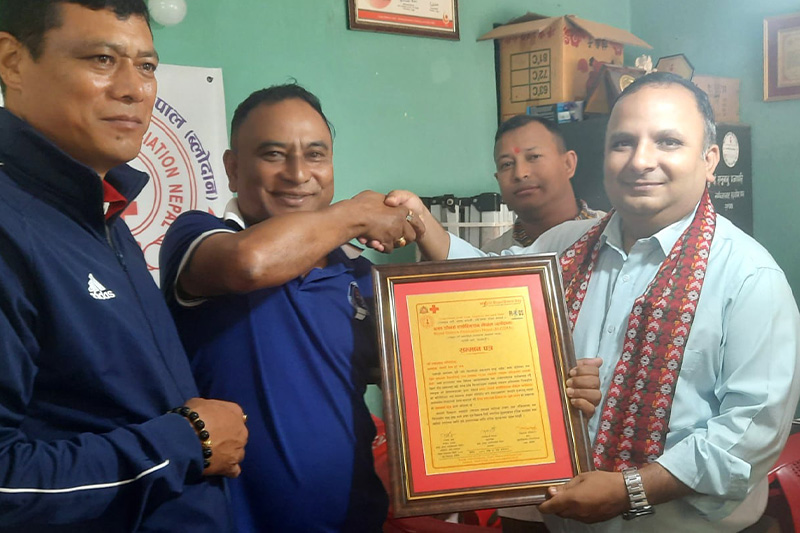 स्वास्थ्य पत्रकार न्यौपानेलाई ब्लोदानको सम्मान