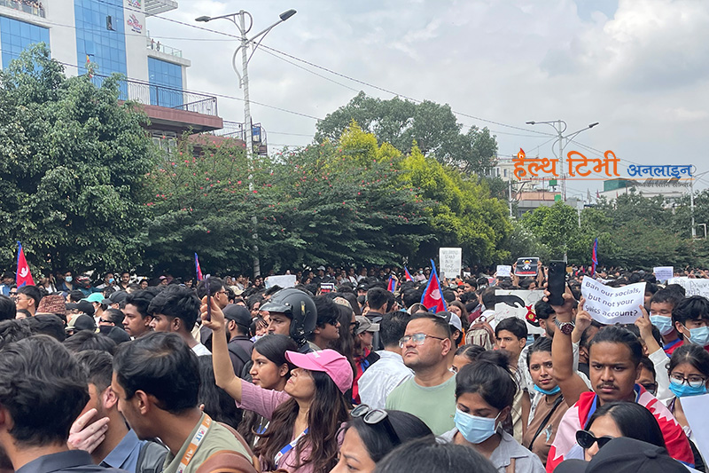 सामाजिक सञ्जाल बन्दको विरोधमा सडकमा जेन-जी